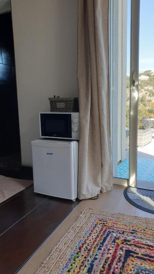 Les Terrasses Des Anthenors Bed & Breakfast Ensues-la-Redonne Exterior foto