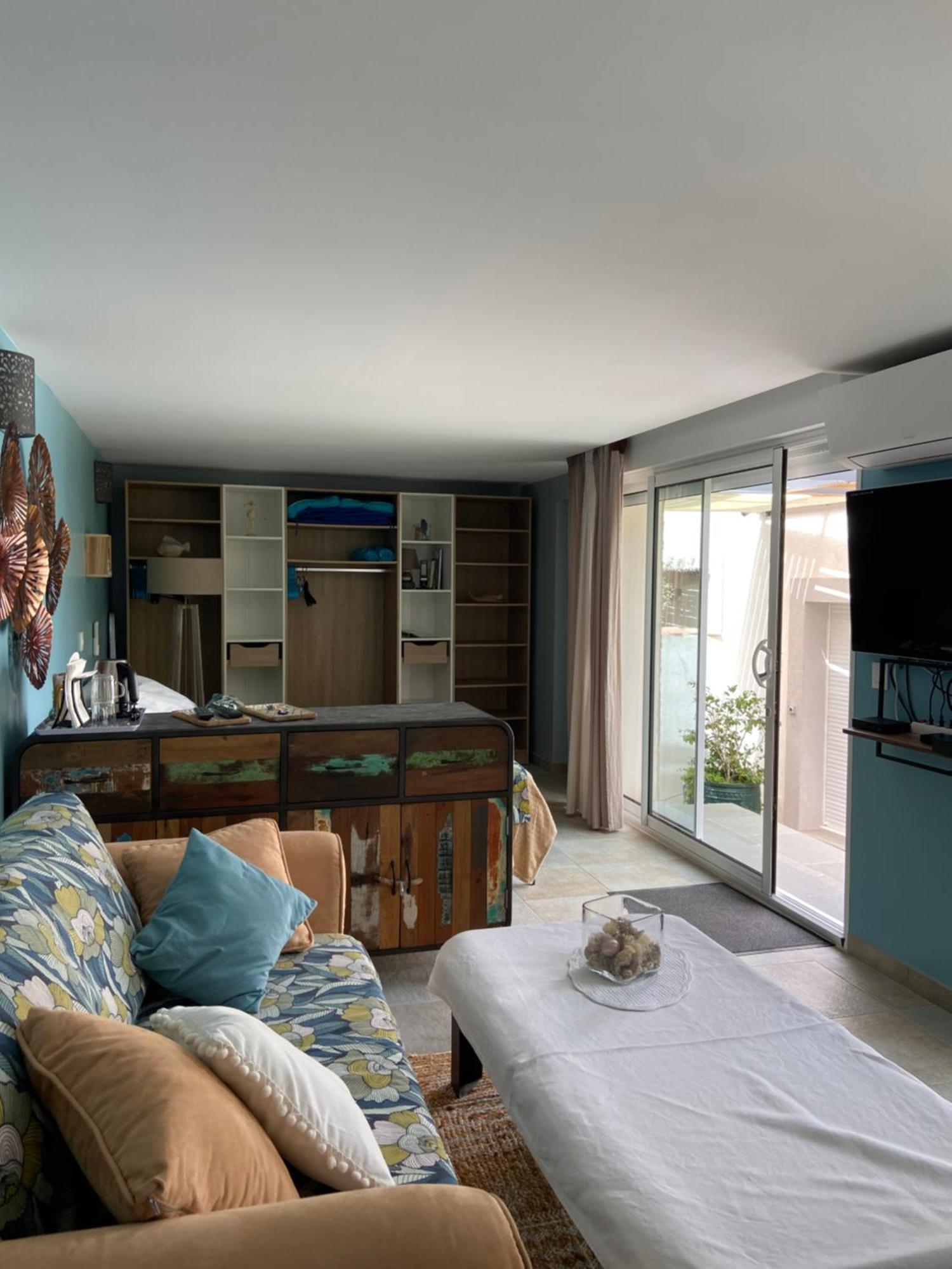 Les Terrasses Des Anthenors Bed & Breakfast Ensues-la-Redonne Exterior foto