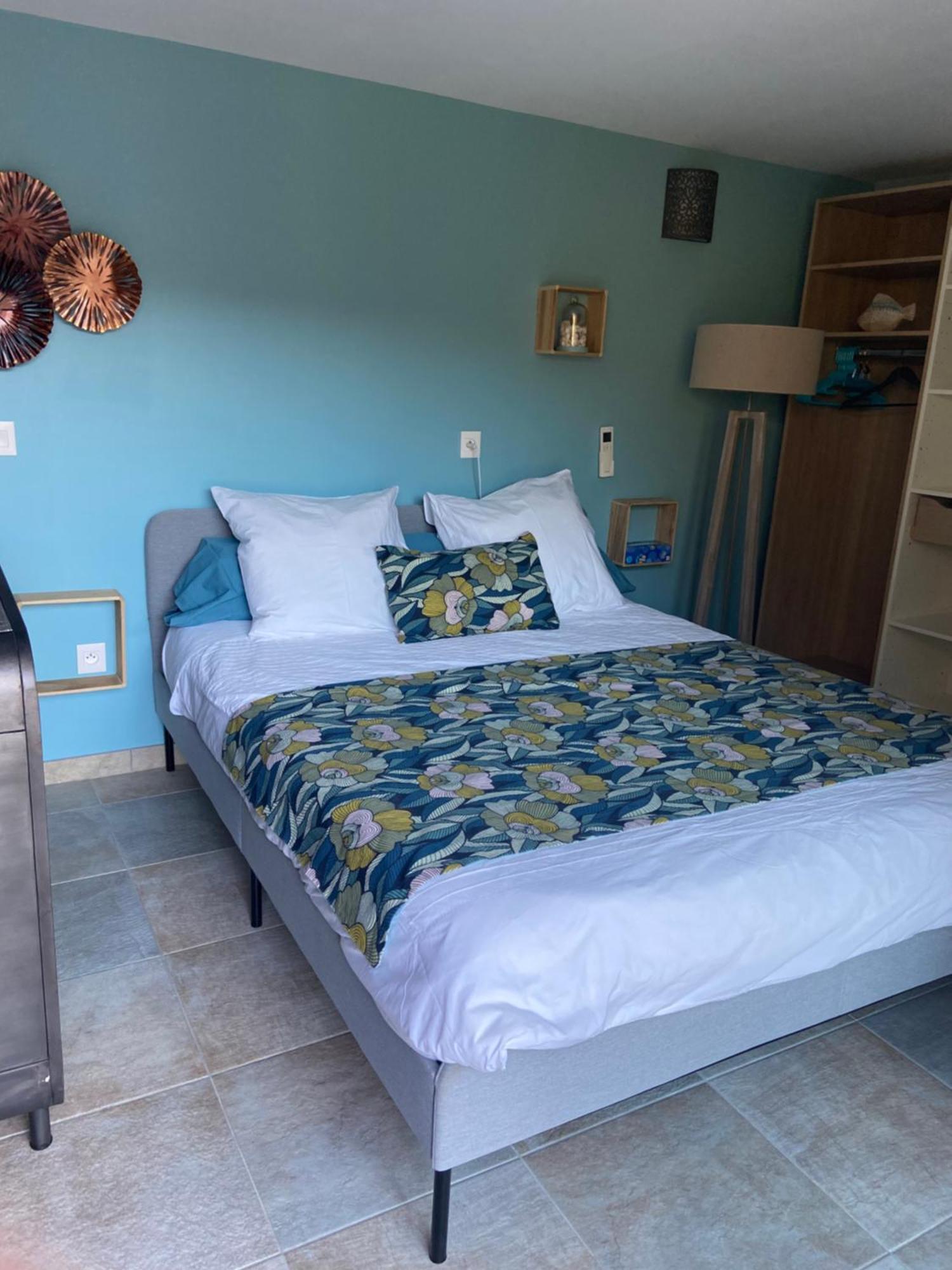 Les Terrasses Des Anthenors Bed & Breakfast Ensues-la-Redonne Exterior foto